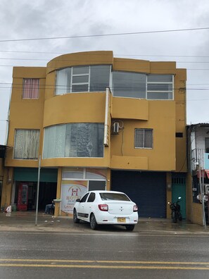 Exterior - VACATION HOTEL 30 MINUTES FROM TOLU AND COBEÑAS (Sahagún)