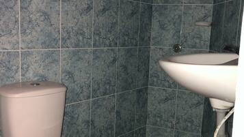 تجهيزات دش، صابون، ورق حمّام