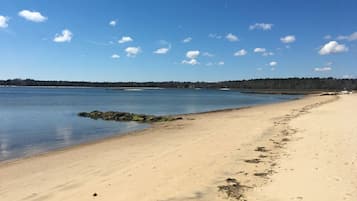 Beach nearby, sun loungers, beach towels