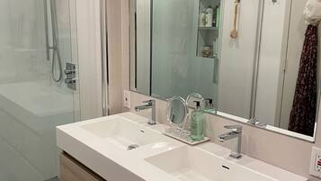 花灑/浴缸組合、風筒、提供毛巾、番梘