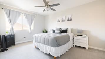 2 makuuhuonetta, työpöytä, Wi-Fi, vuodevaatteet