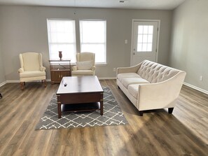 Living area - Gorgeous house centrally located, high quality fully renovated. (Noblesville)