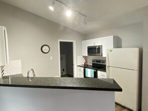 Private kitchen - Gorgeous house centrally located, high quality fully renovated. (Noblesville)