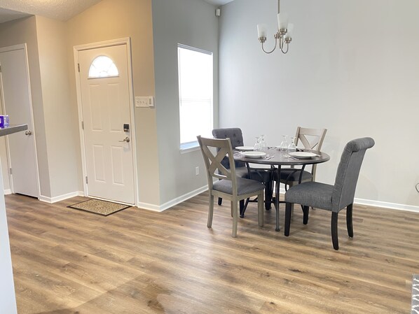 Dining - Gorgeous house centrally located, high quality fully renovated. (Noblesville)