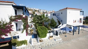 Property grounds - maistrali studios (Andros)