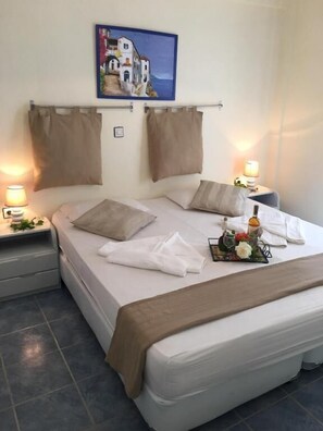 Individually decorated, individually furnished, soundproofing, free WiFi - maistrali studios (Andros)