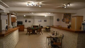 Soundproofing, WiFi (free), individually decorated - maistrali studios (Andros)