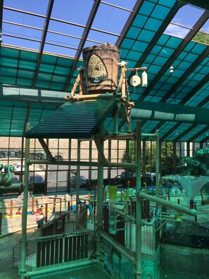 Piscine intérieure, piscine extérieure