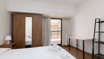 2 slaapkamers, een strijkplank/strijkijzer, gratis wifi, beddengoed