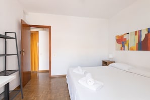 2 bedrooms, iron/ironing board, free WiFi, bed sheets - ATIC, PRIVATE TERRACE, 2 BEDROOMS (Barcelona)