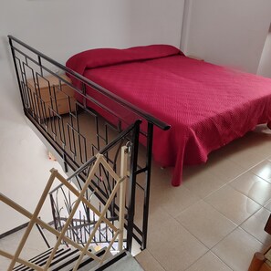 2 bedrooms, desk, iron/ironing board, free WiFi - Apartment in house with vegetable garden in Arbus Sardinia (Arbus)