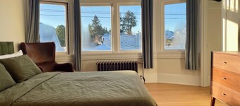 Golden Sky Sanctuary: at The Algonquin Residence