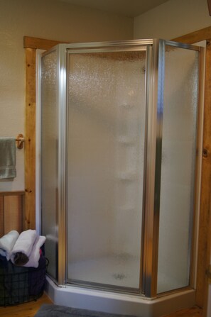 Bathroom - Elk Haven Vacation Cabins (Custer)