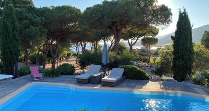 VILLA WITH HEATED SWIMMING POOL: 300m FROM THE BEACH