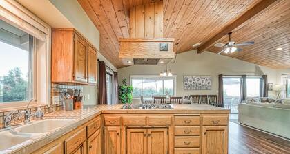 Eastwood Escape - 1 bedroom home with 🔥 Hot Tub 🔥