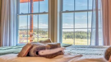 3 bedrooms, travel crib, free WiFi, bed sheets