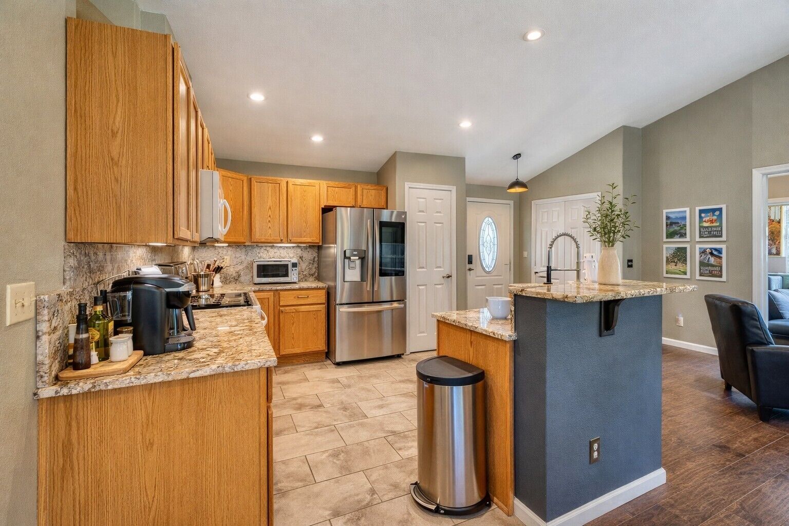 Frigorifero, microonde, forno, piano cottura