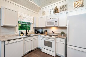 Fridge, microwave, oven, stovetop - Pup-friendly, games & secluded hot tub! 4mi to Pigeon Forge, 8mi to Gatlinburg! (Sevierville)