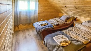 5 bedrooms, travel crib, free WiFi