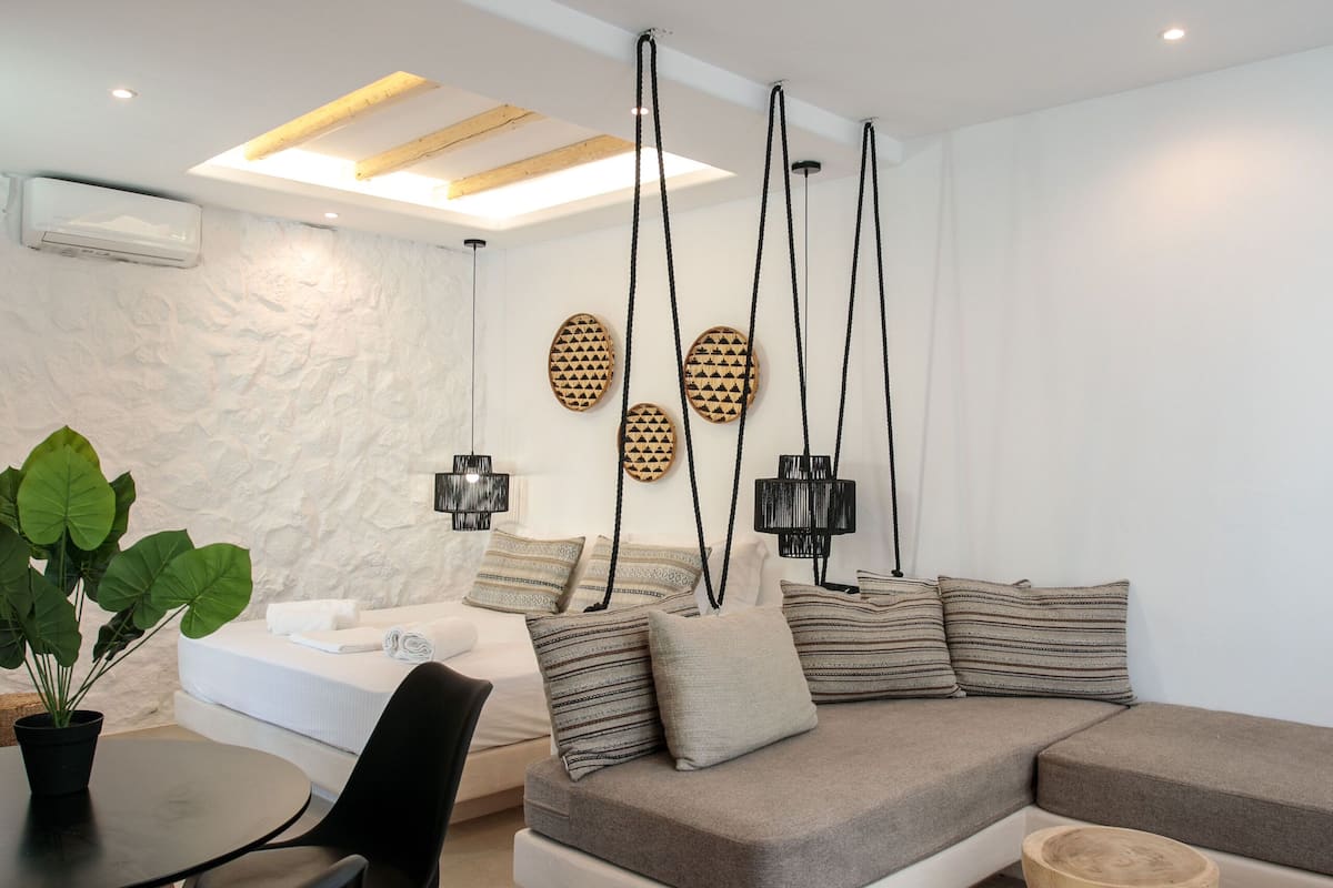 Deluxe Quadruple Room | 1 bedroom, individually decorated, individually furnished