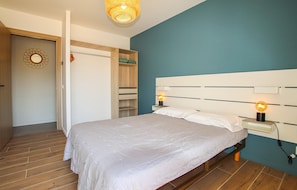 3 slaapkamers, een strijkplank/strijkijzer, reisbedje, gratis wifi