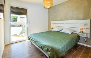 3 slaapkamers, een strijkplank/strijkijzer, reisbedje, gratis wifi