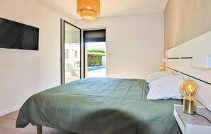 3 bedrooms, iron/ironing board, travel crib, free WiFi - Stunning home in Cléon d' Andran (Cléon d' Andran)