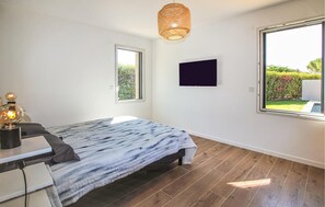 3 slaapkamers, een strijkplank/strijkijzer, reisbedje, gratis wifi