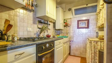 Kühlschrank, Herdplatte, Geschirrspüler