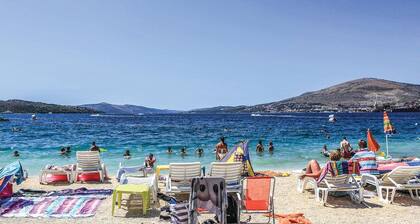 Tolles Haus in Okrug Gornji mit WLAN