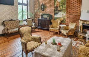 TV, fireplace, stereo