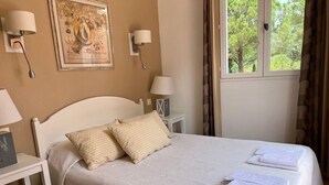 2 chambres, fer et planche à repasser, accès Internet