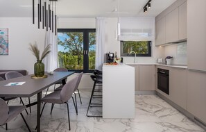Refrigerador, horno, parrilla de estufa y lavavajillas 