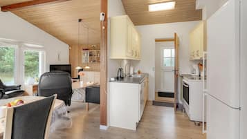 Refrigerador, parrilla de estufa, lavavajillas y cafetera y tetera