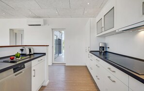 Fridge, oven, stovetop, dishwasher - 2 bedroom amazing home in Rødby (Rødby)