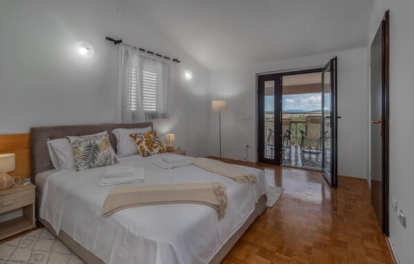 1 Schlafzimmer, Reisekinderbett, kostenloses WLAN, Bettwäsche