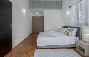 1 bedroom, travel crib, free WiFi, bed sheets