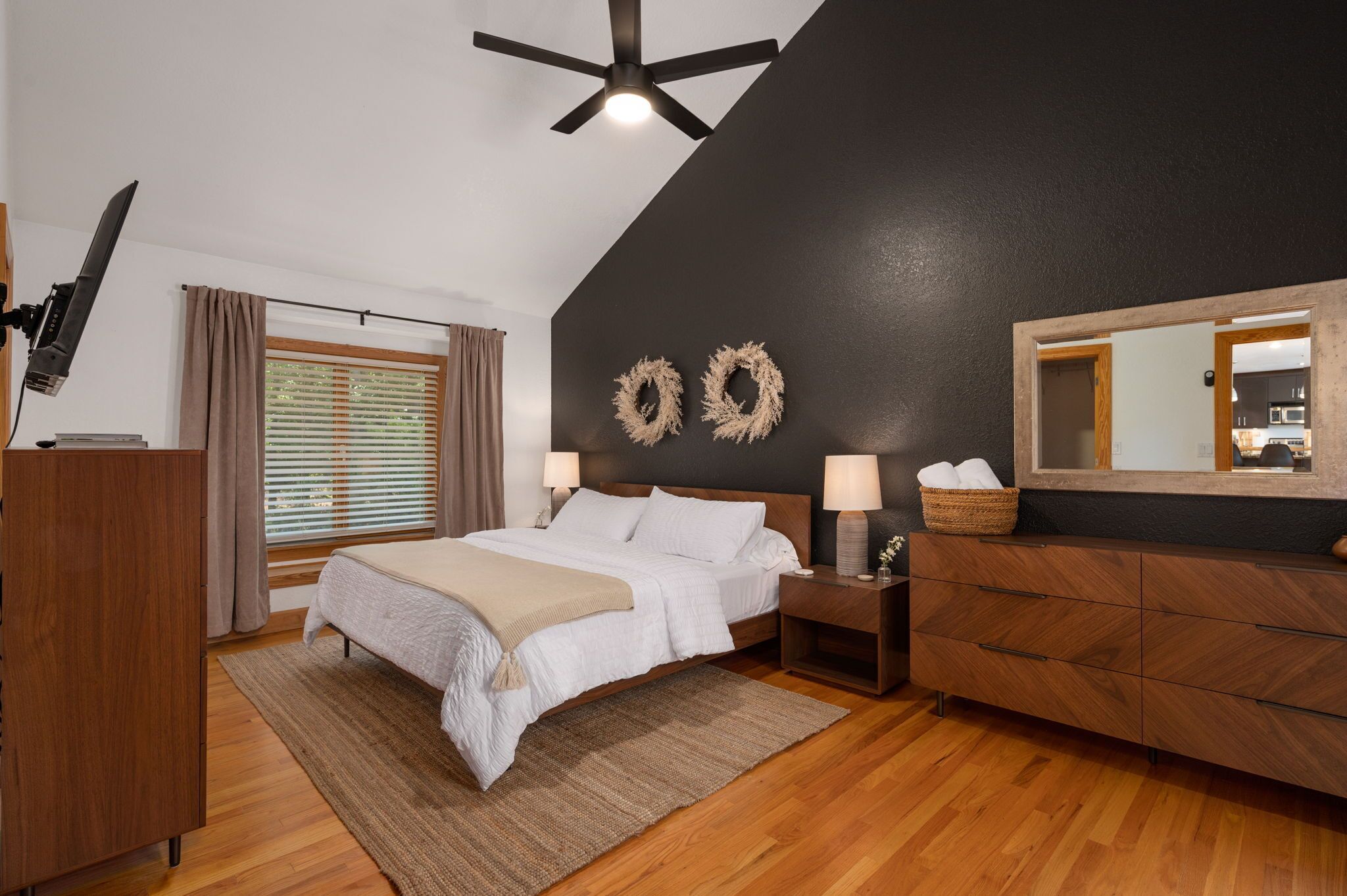 3 Schlafzimmer, Schreibtisch, Bügeleisen/Bügelbrett, Reisekinderbett