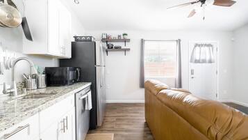 冷蔵庫、電子レンジ、コンロ、食器洗い機