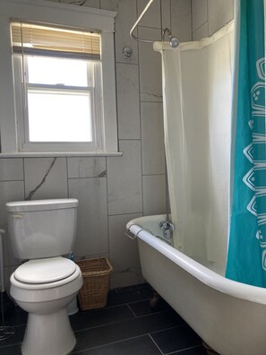 Bathtub - Convenient to Knoxville, Dollywood, Univ. of TN (Alcoa)