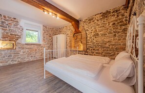 4 bedrooms, iron/ironing board, travel cot, free WiFi