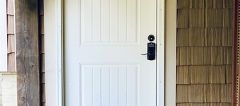 The Little Manor on 7th, secluded cottage moments from Historic Downtown Laurel