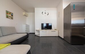 TV - Awesome apartment in Kustici, Novalja (Kustici, Novalja)