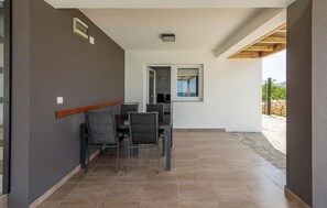 Outdoor dining - Awesome apartment in Kustici, Novalja (Kustici, Novalja)