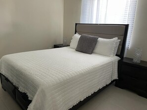 3 bedrooms, iron/ironing board, free WiFi, bed sheets - Cheerful Vacation Home  (Lucea)