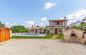 Exterior - Amazing home in Filipana (Filipana)
