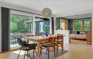 Dining - Cozy home in Gilleleje with WiFi (Gilleleje)