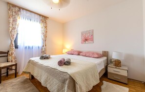 3 chambres, accès au Wi-Fi (inclus), literie fournie