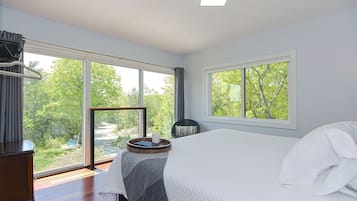 10 camere, una scrivania, ferro/asse da stiro, culla da viaggio