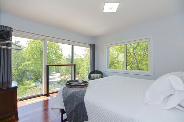 10 Schlafzimmer, Schreibtisch, Bügeleisen/Bügelbrett, Reisekinderbett